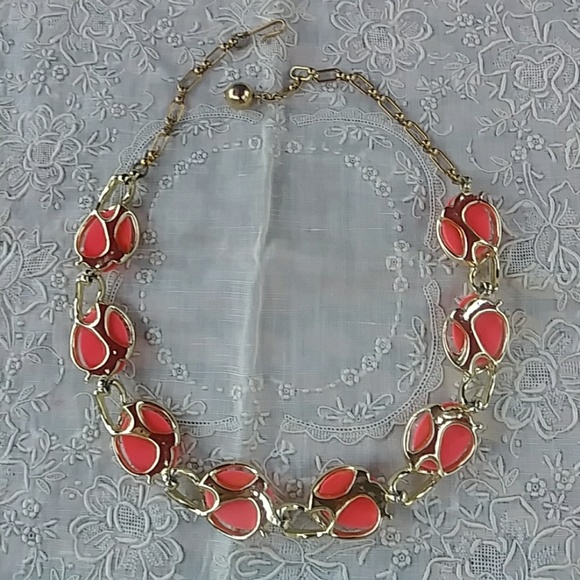2 VINTAGE 1940'S - 1960'S CHOKER NECKLACES (Thermoset) - Picture 6 of 6